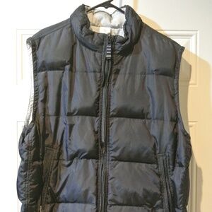 MENS GAP XL BLACK AND GRAY REVERSIBLE PUFFER VEST